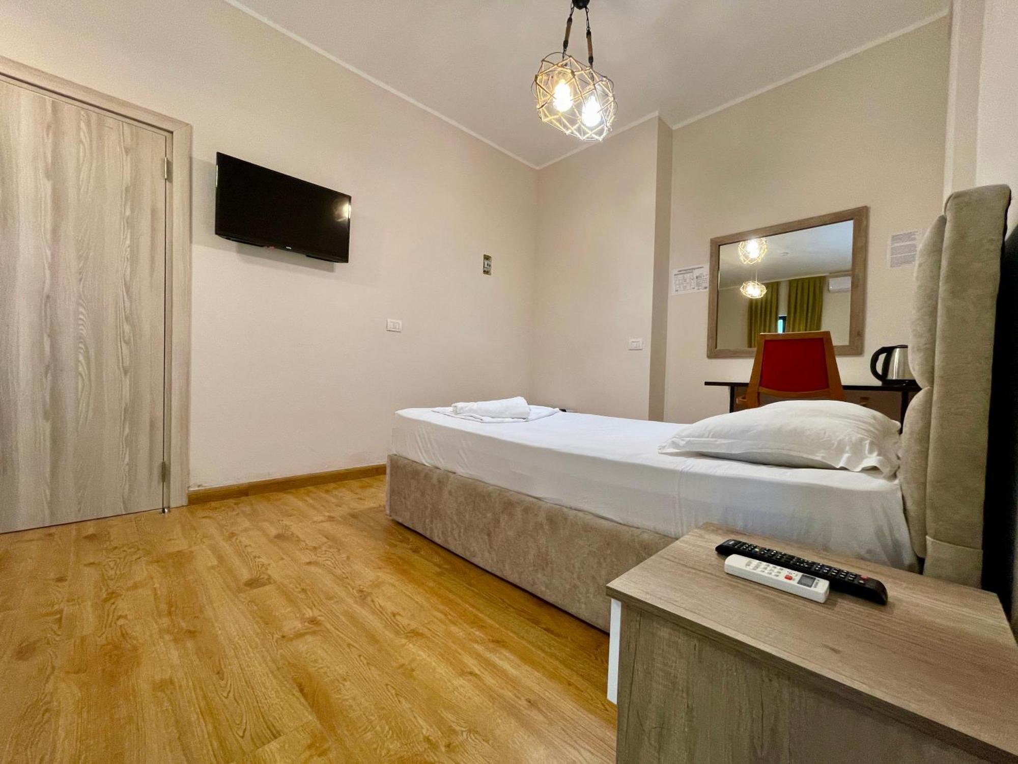 Hotel Globo Durres Exterior photo